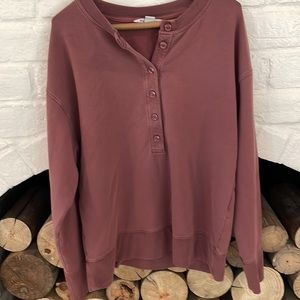 Womens Athleta sweatshirt. Longer in the back.